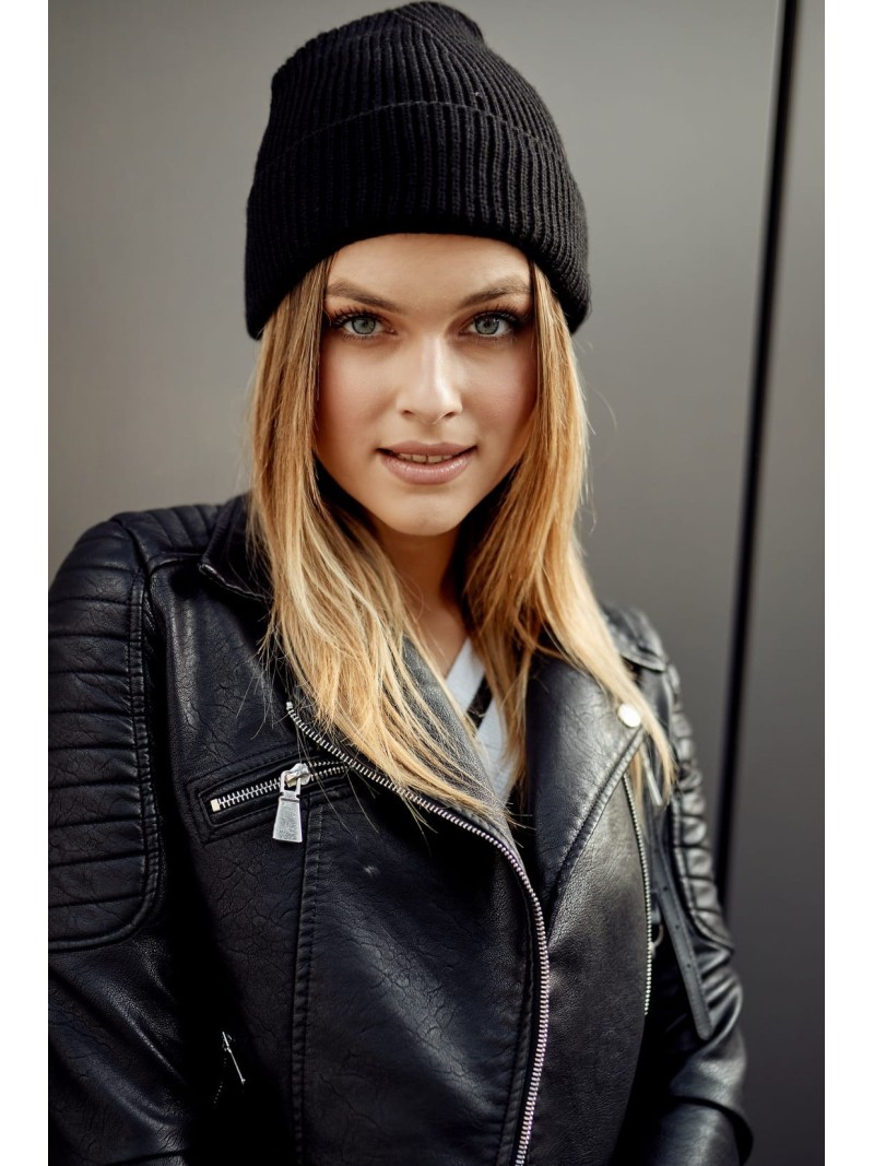 Women\'s cap with a fold, black C74 - Online store - Boutique