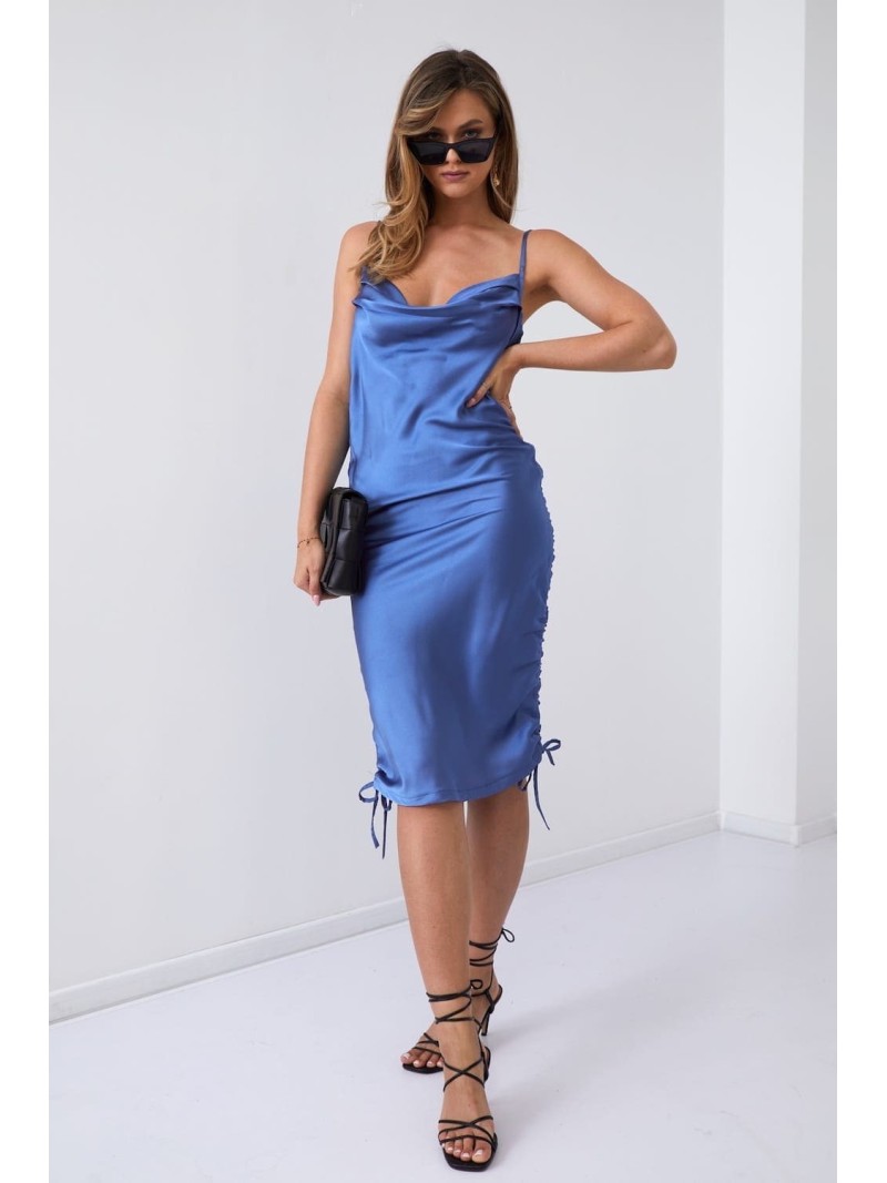 Tailliertes Kleid mit Indigo-Rüschen FG643 – Online-Shop – Boutique