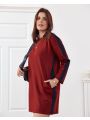 Prosta sukienka z lampasami Plus Size bordowa FI585